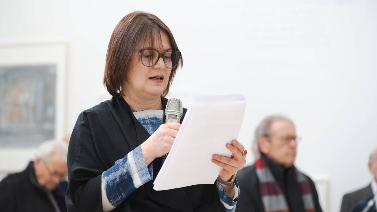 Julia Lutzeyer spricht anlässlich der Ausstellung "Fenster zur Welt - Ansichten aus Europa" von Robert Förch.
