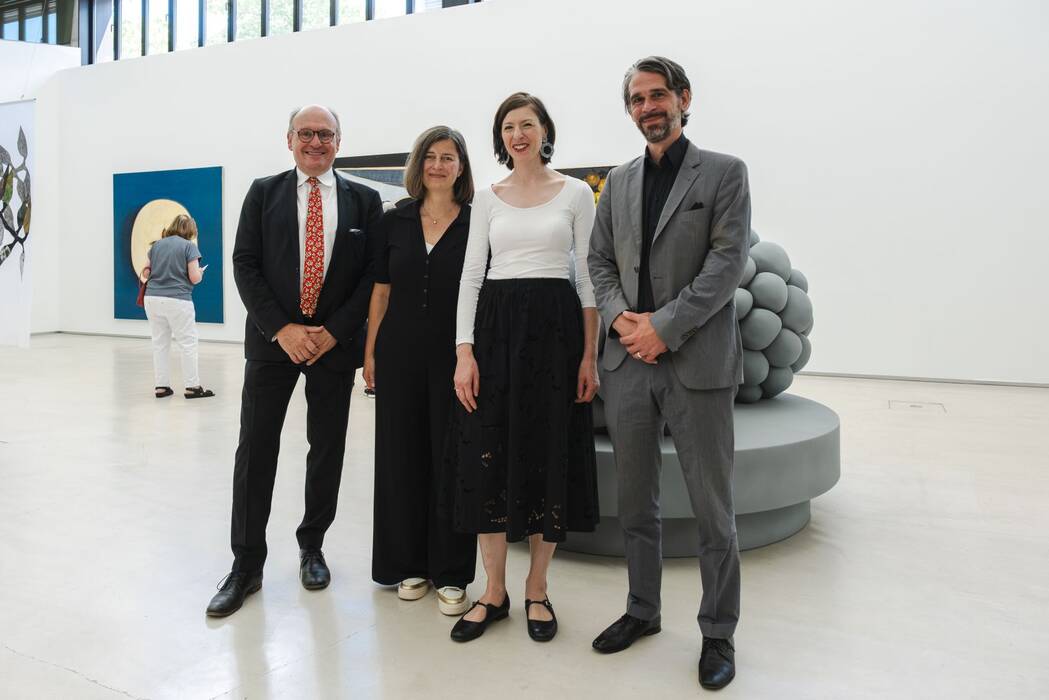 Von links nach rechts: Christian Köhler, Vorstand Kunststiftung Rainer Wild, Holle Nann, Leiterin der Städtischen Galerie, Annkia Kouris, Sammlungskuratorin und Fachbereichsleiter Daniel Blank